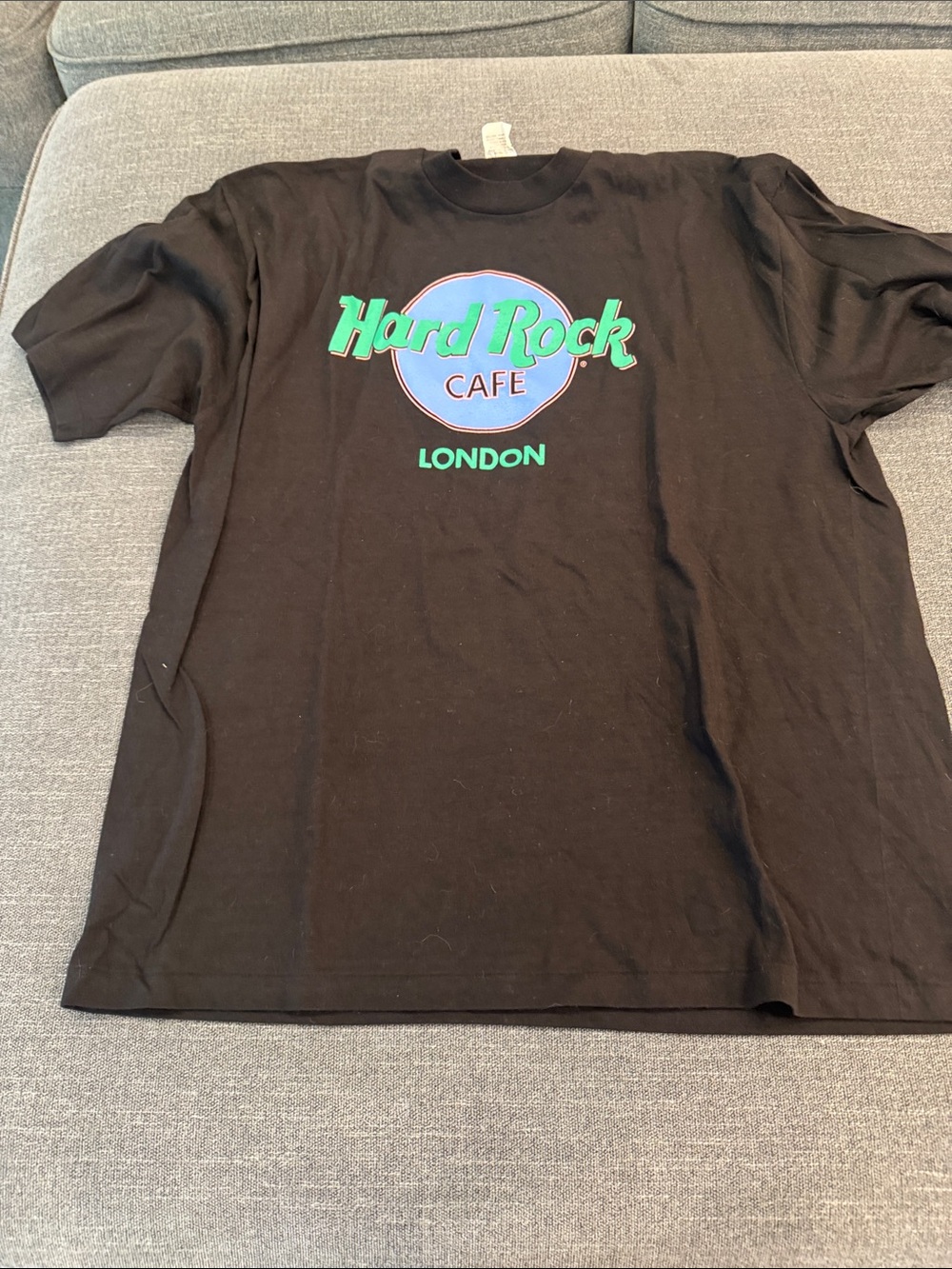 Men’s large Hard Rock Cafe Black Tee w/ Blue and Green London Logo. Never worn.